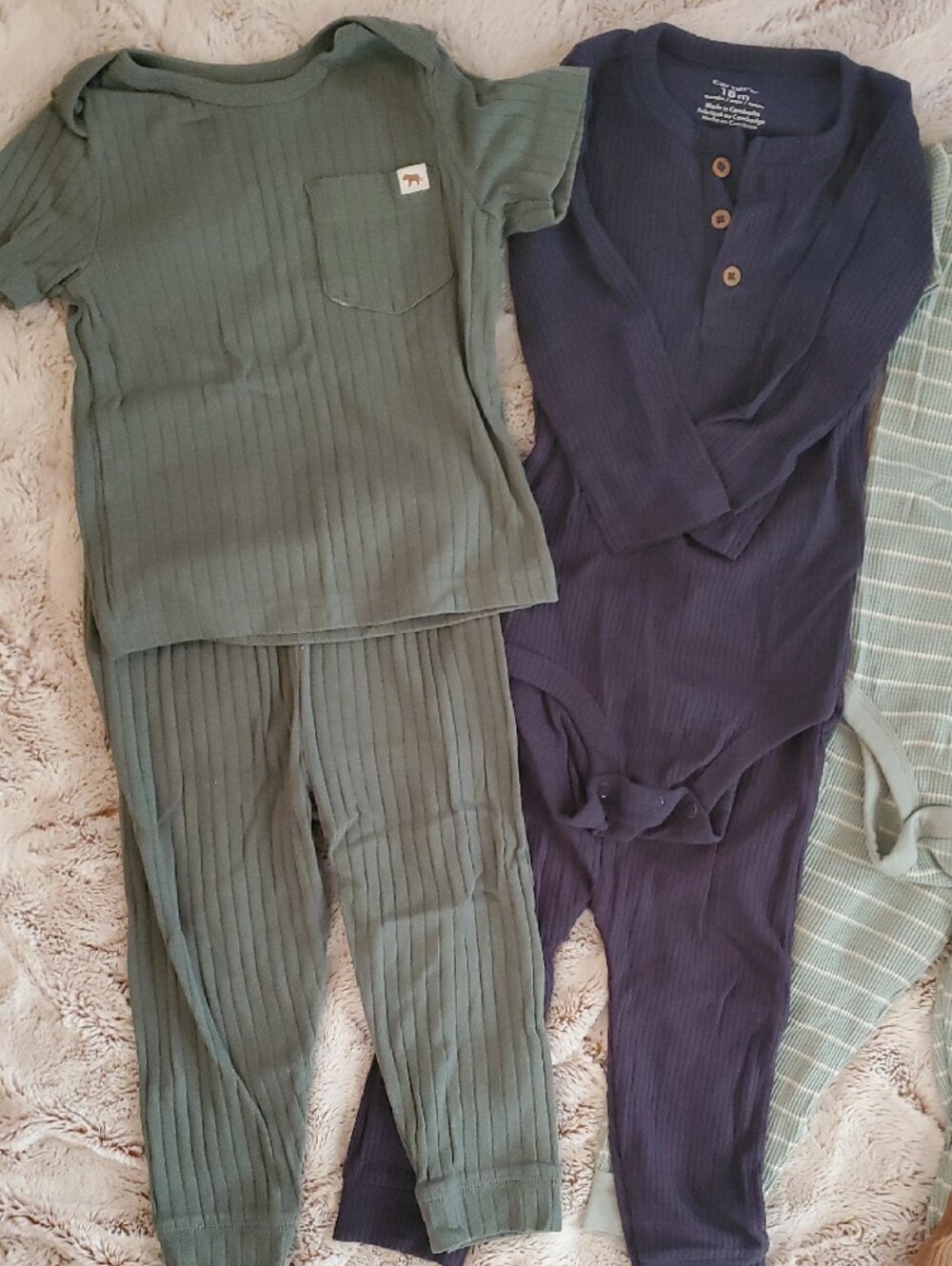Carter's 18M Outfits-17 Pieces - Picture 2 of 7